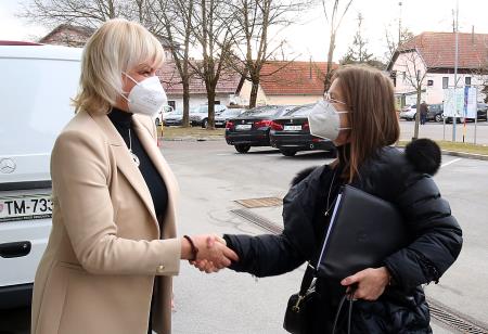 VLADA NA OBISKU V CERKNICI 011 FOTO LJUBO VUKELIČ